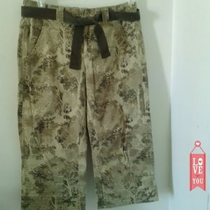 LUCY Capri Camo Pants Size M